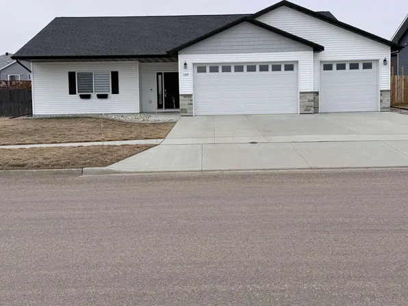 150 Mulberry Loop NE, Minot, ND 58703