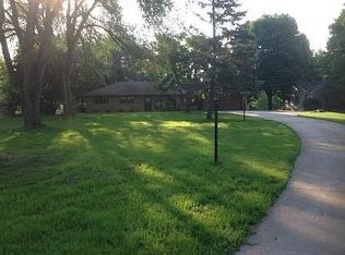 9718 N Cedarburg Rd, Mequon, WI 53092