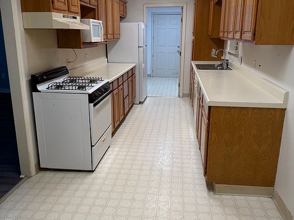 3rd image of 142 Mosley Dr