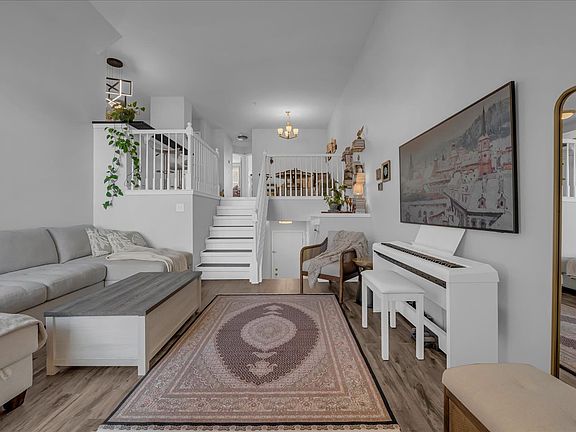 5th image of 2778 Barclay Way