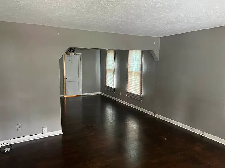 232 E Minneapolis Ave — Photo 3