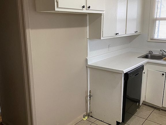3rd image of 220 E Myrtle Dr