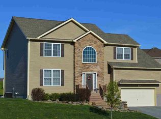80 Stratford Dr, Poughkeepsie, NY 12603