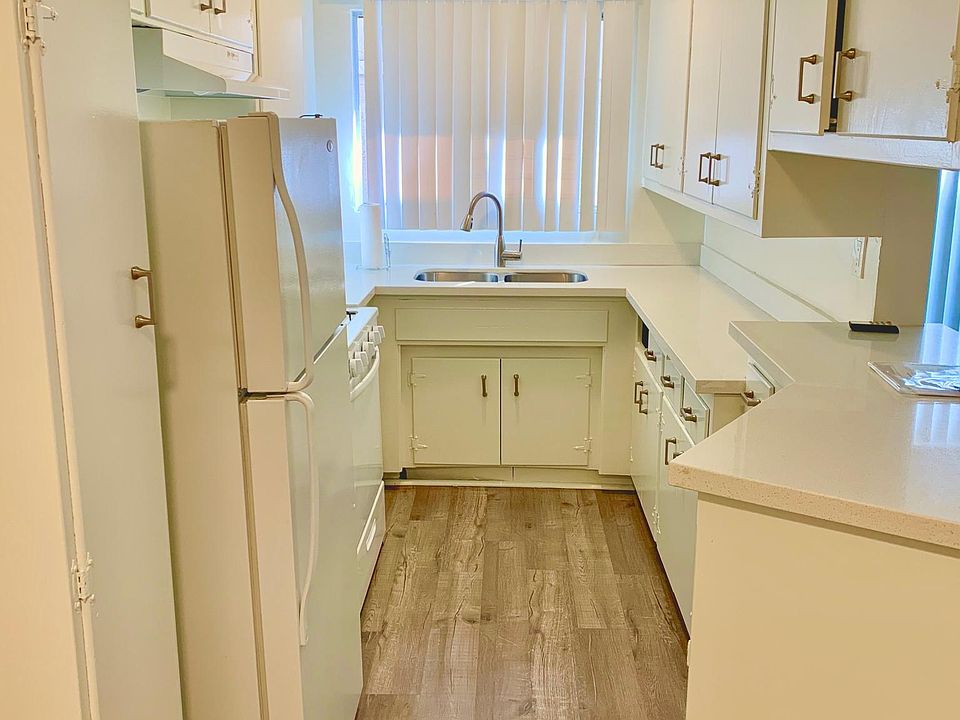 2nd image of 924 N Stanley Ave APT 9