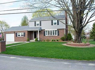 13 Peach Blossom Ln, Smithfield, RI 02828