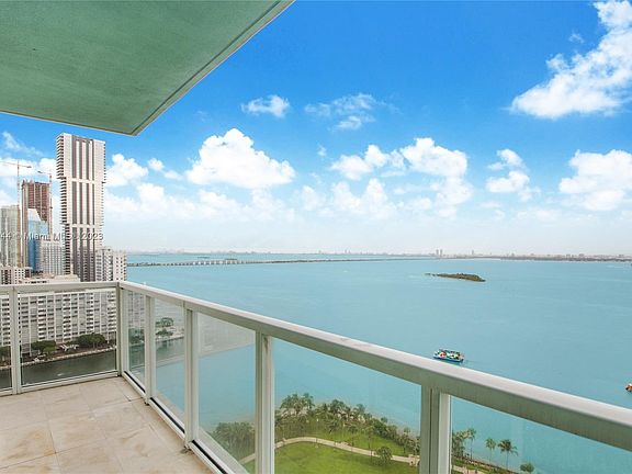 3rd image of 1900 N Bayshore Dr APT 2302