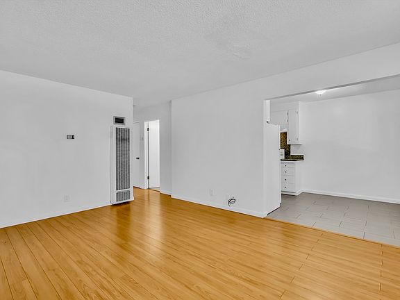 4th image of 945 Kearney St APT 4