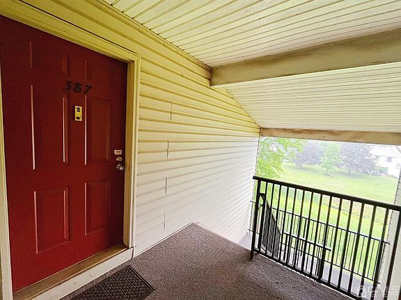 2nd image of 387 Lancaster Ct