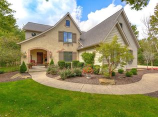 7734 Bainbridge Rd, Chagrin Falls, OH 44023