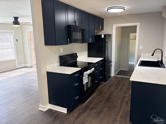 3rd image of 530 Springdale Cir