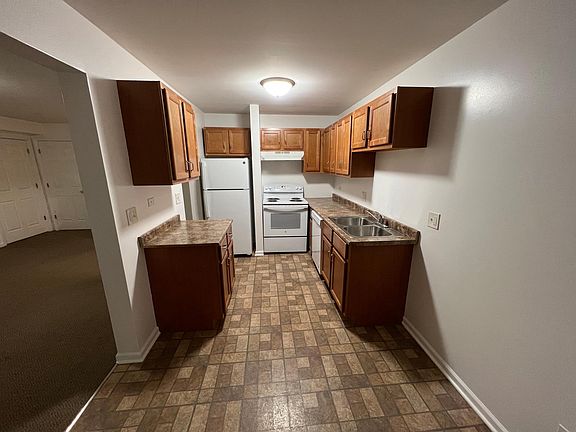 3rd image of 7910 Venus St #1