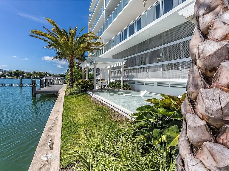 9821 E Bay Harbor Dr #706 — Photo 1