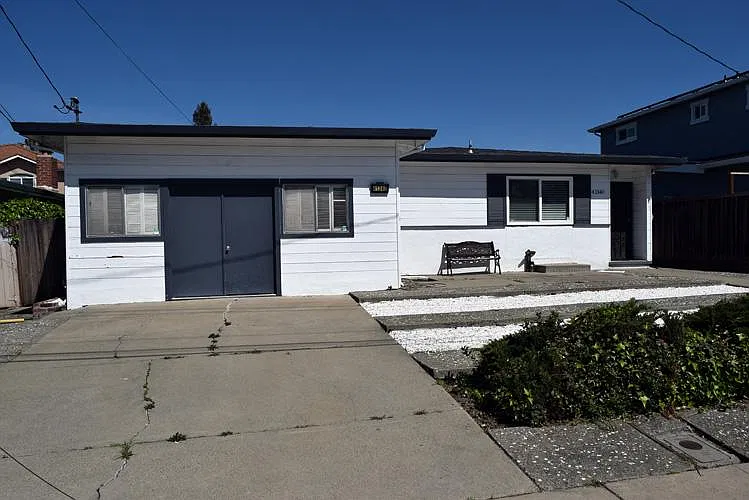 3 bed, 1100 sqft, $3,700 — Photo 1