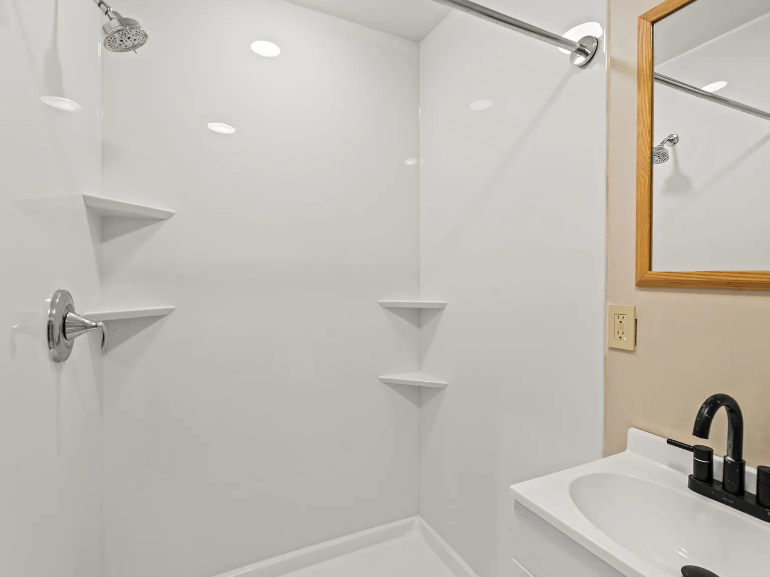 2 bed, 2.5 bath, 1796 sqft, $2,200 — Photo 4