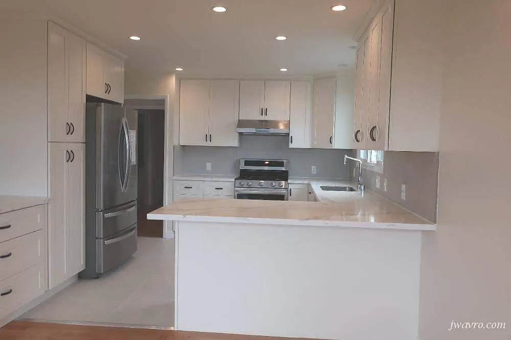 Remodeled ocean view single family home with a 2 car garage — Photo 4