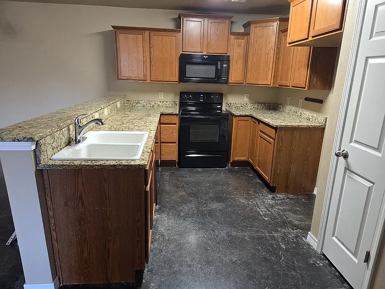 2700 2715 Steves Way — Photo 9