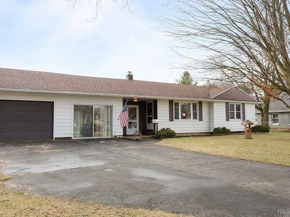 2117 Cashin St, Burton, MI 48509