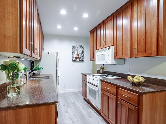 4th image of 505 Cypress Point Dr Unit 72
