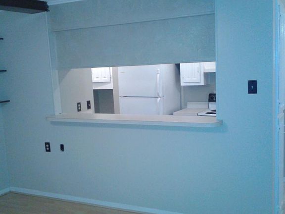 3rd image of 415 Valley Park Dr