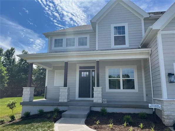 7246 Richards Dr, Shawnee, KS 66216