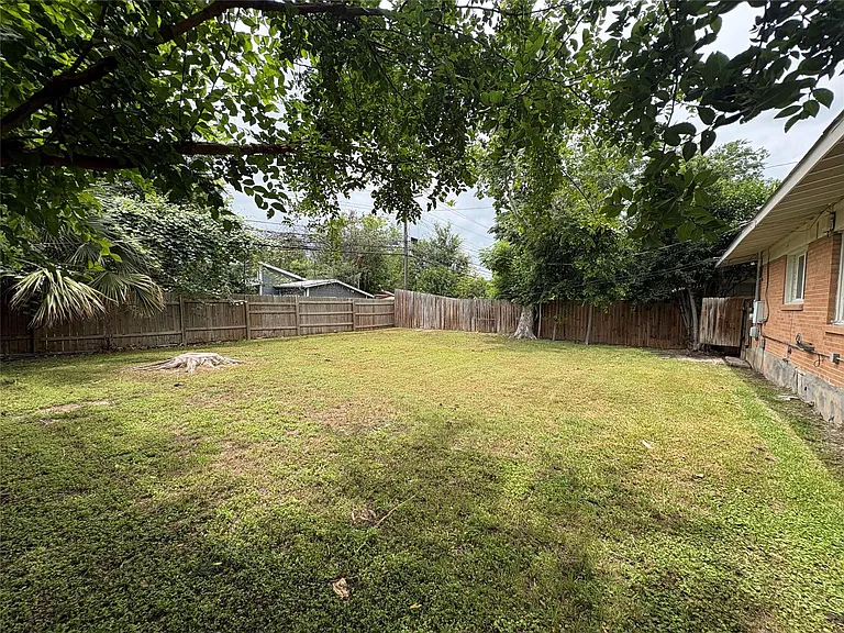 1307 Corona Dr — Photo 24