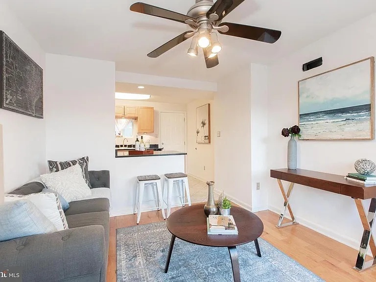 1136 Oneil St — Photo 3