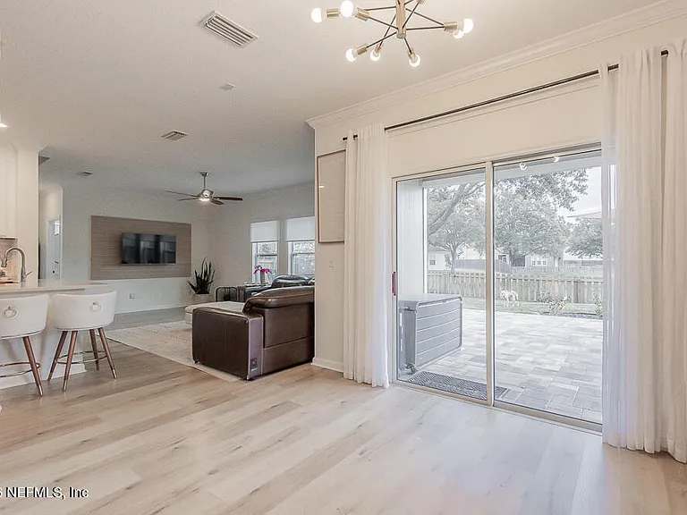 1432 Greyfield Dr — Photo 9