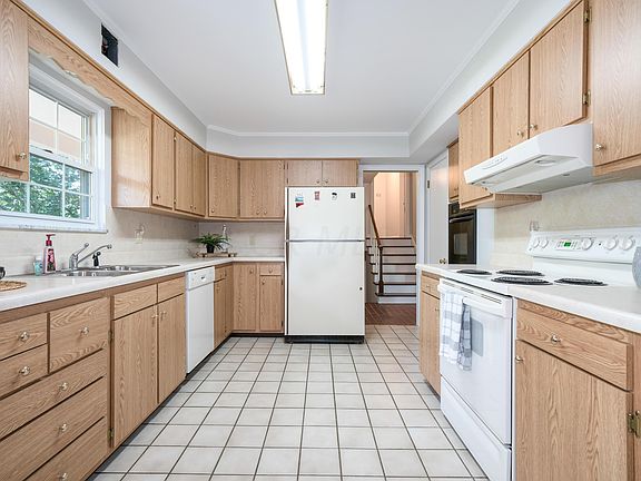 5th image of 4165 Chadbourne Dr