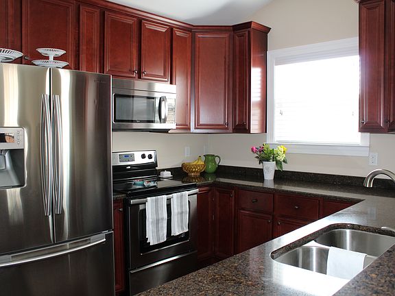 4th image of 1724 Apple Grove Ln