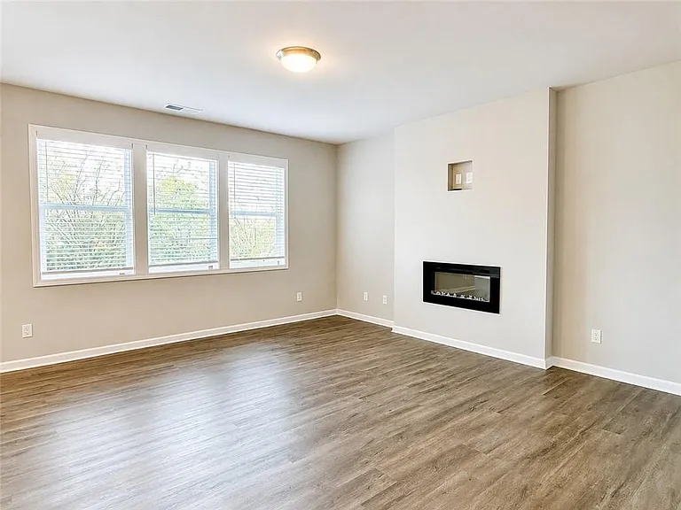 123 Mill Pond Ln — Photo 11