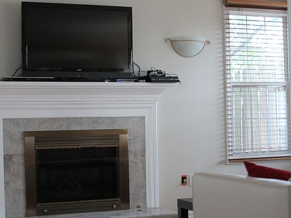 4th image of 1105 Birchwood Ln