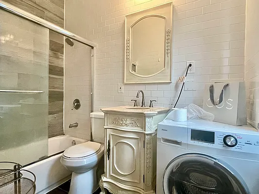 Rented by Bohemia Realty Group | media 10