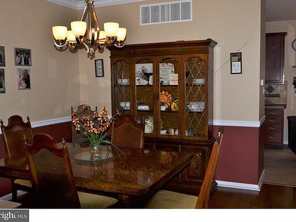 4th image of 28 Linda Ln
