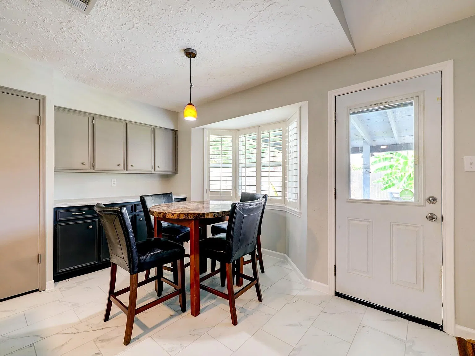 3 bed, 2.0 bath, 2012 sqft, $2,200 — Photo 4