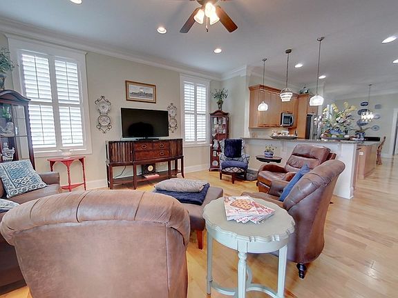 4th image of 205 Mitchell Place Dr