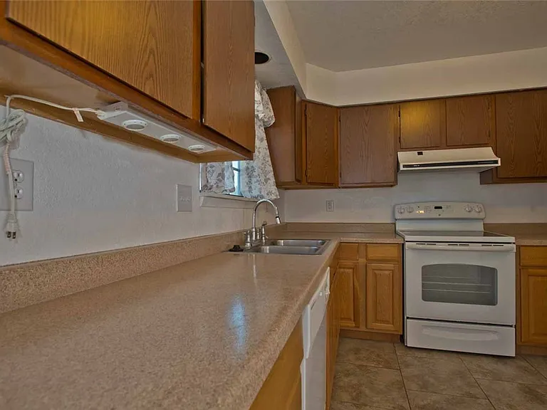 3442 Laguna Shores Rd — Photo 9