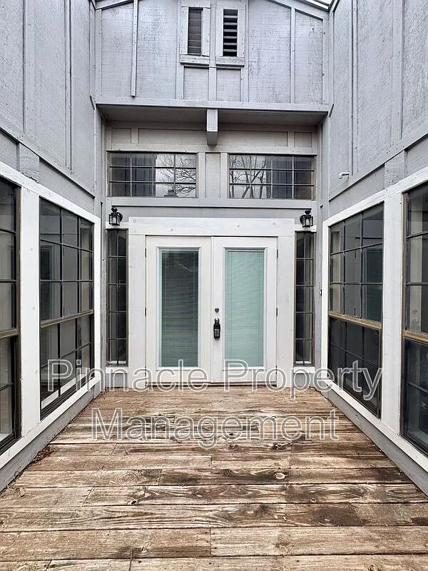 3 bed, 2.0 bath, 1249 sqft, $1,375 — Photo 2