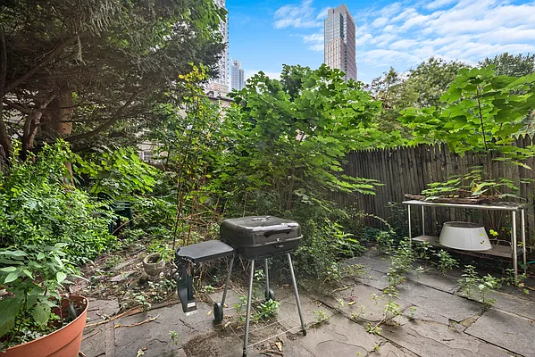 Rented by Compass | media 13