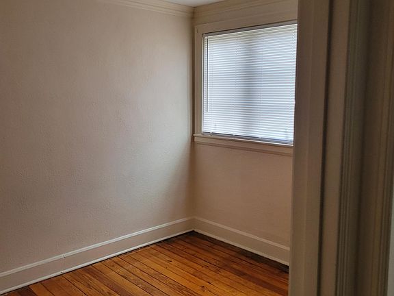 4th image of 10352 Warwick Blvd