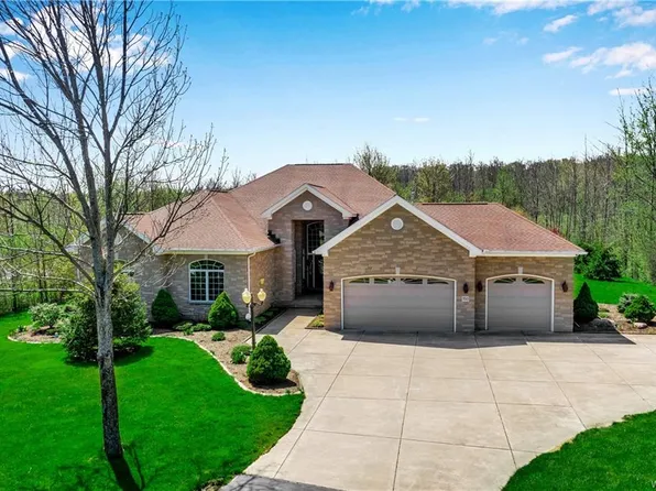 350 Stonehenge Dr, Orchard Park, NY 14127