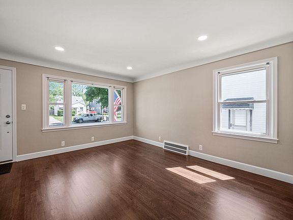 4th image of 3429 Chester Rd