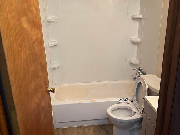 5th image of 174 E 12th Ave