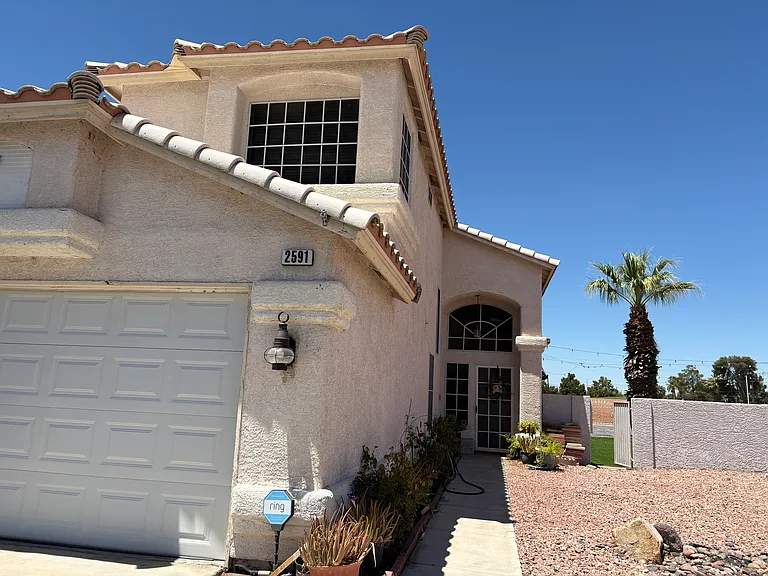 2591 Raywood St — Photo 2