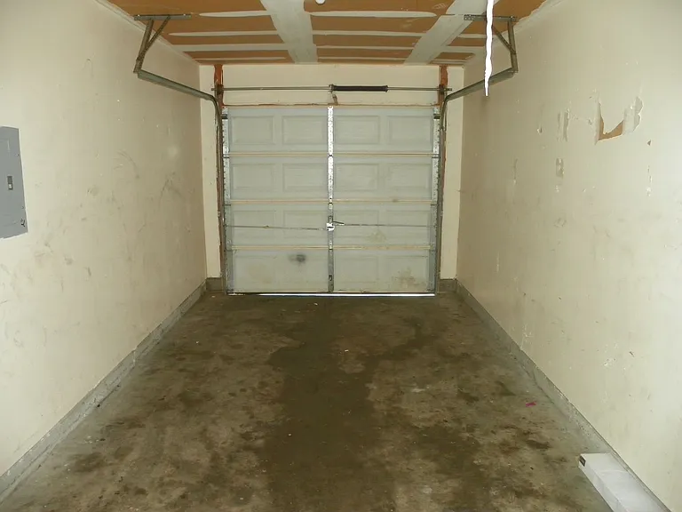 2221 Creekside Ln — Photo 7