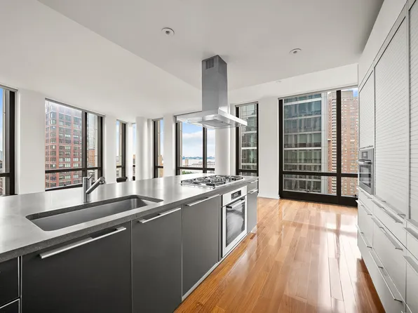 101 Warren Street image 10 of 19