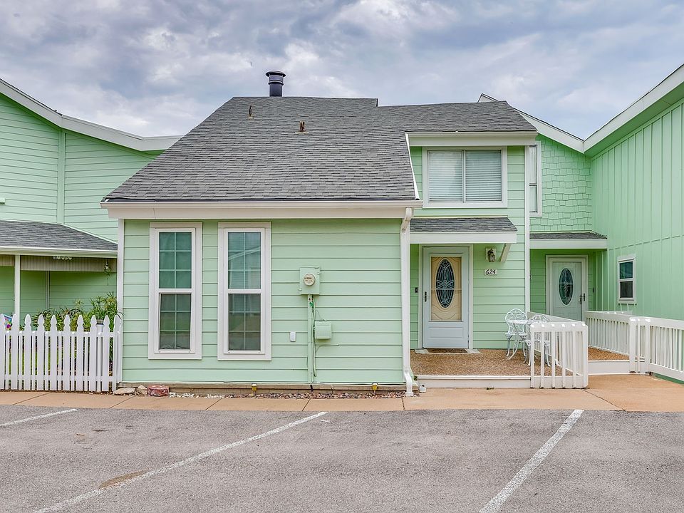 1st image of 624 Harbor Cir
