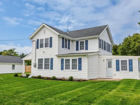 12 Pleasant Avenue, Westhampton, NY 11977