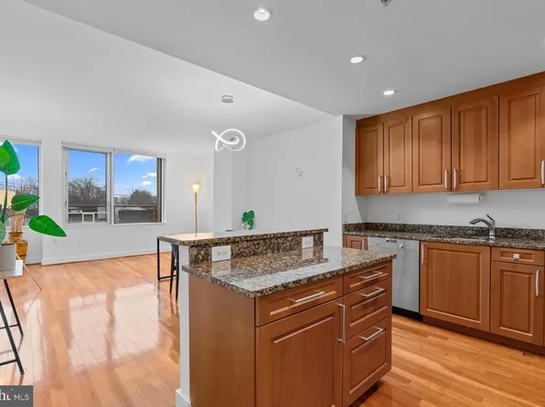 6820 Wisconsin Ave #4003, Bethesda, MD 20816