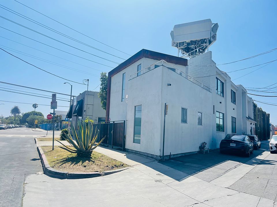 1st image of 328 Lincoln Blvd #2
