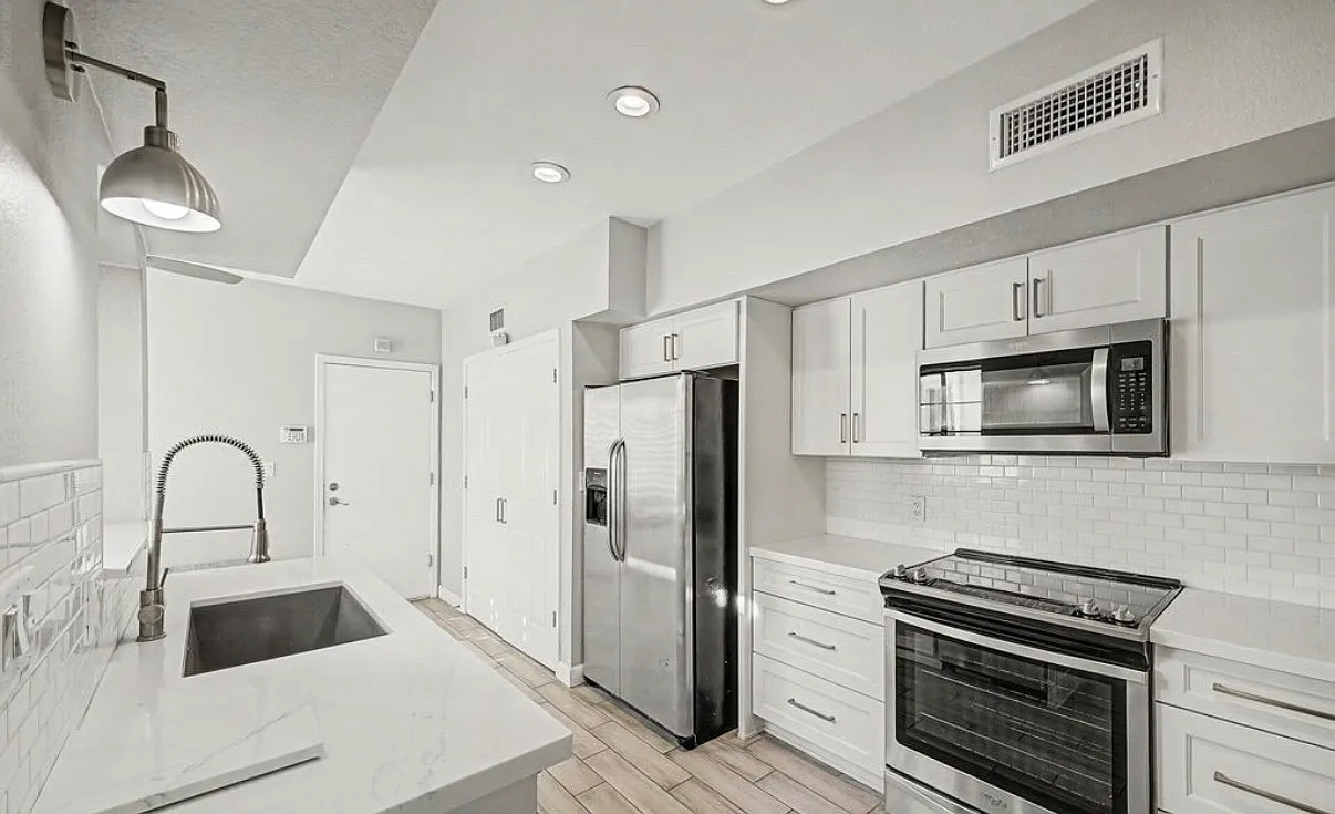 2 bed, 2.5 bath, 1618 sqft, $2,500 — Photo 3